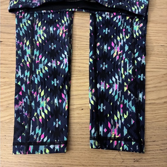 Victoria's Secret Multicolor Tribal Aztec Print
Knockout Tight Leggings XS - Picture 6 of 14